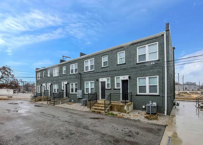 Perfect Short In Historic Walkable Modern & Easy
