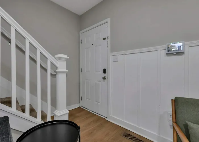 Perfect Short In Historic Walkable Modern & Easy